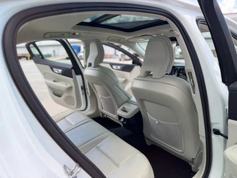 Used 2021 Volvo S60 T5 Momentum FWD image 23