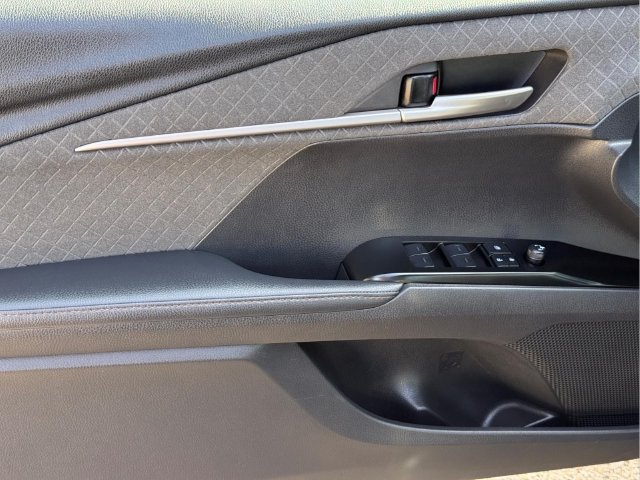 Used 2025 Toyota Camry XLE FWD image 15