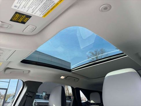 Used 2025 Ford Escape SE w/ PHEV Premium Package image 18