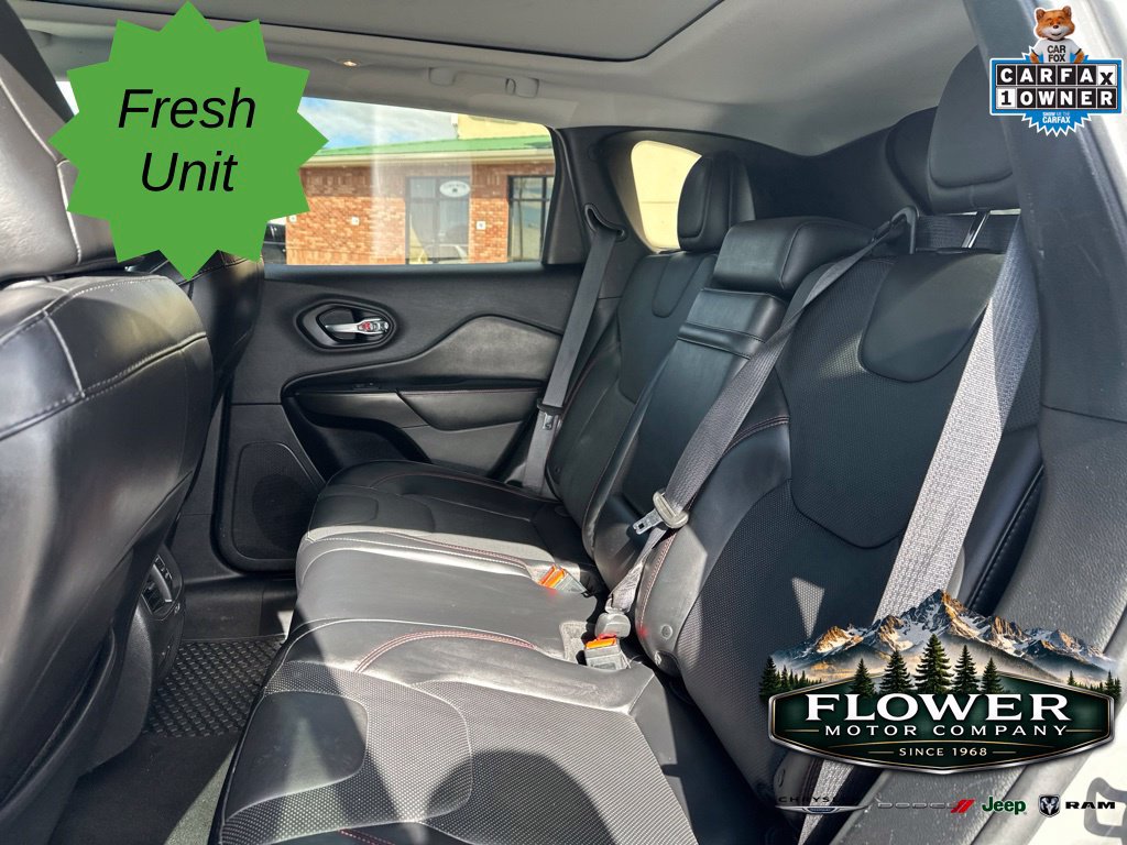 Used 2019 Jeep Cherokee Trailhawk AWD/4WD image 21
