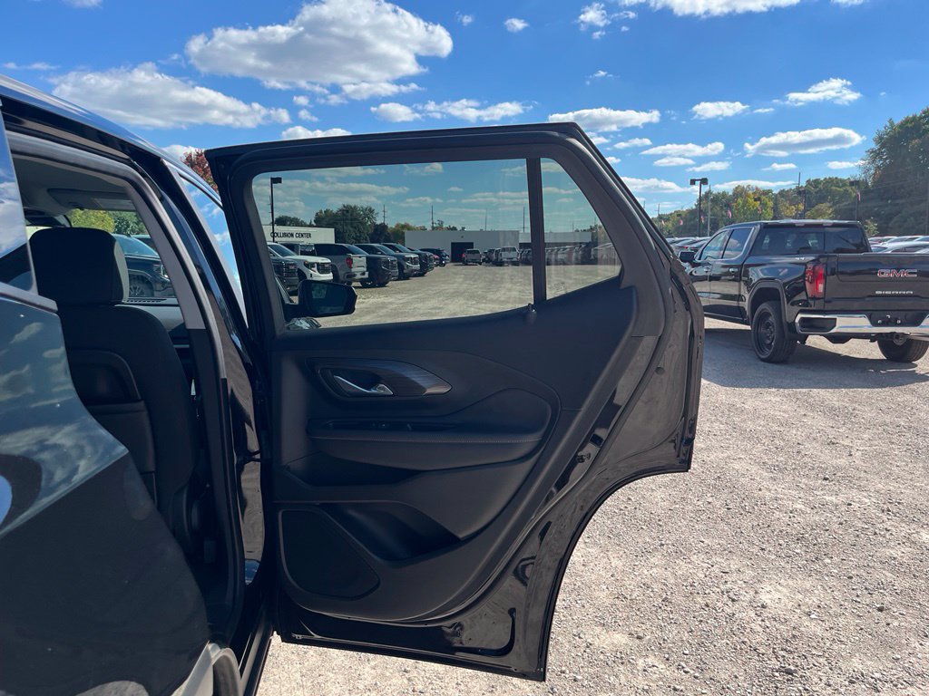 Used 2023 GMC Terrain SLE AWD/4WD image 32