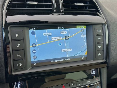 Used 2017 Jaguar F-PACE Premium AWD/4WD image 19
