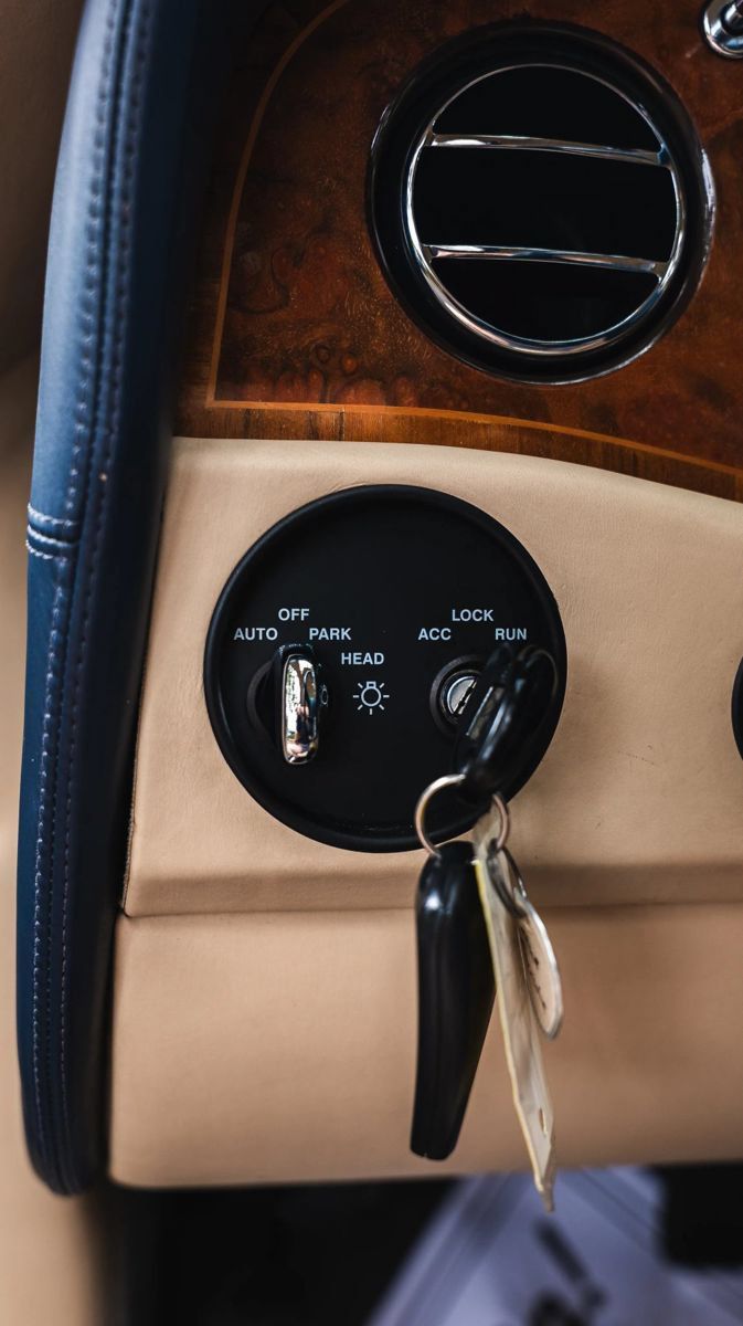 Used 2000 Rolls-Royce Corniche RWD image 13