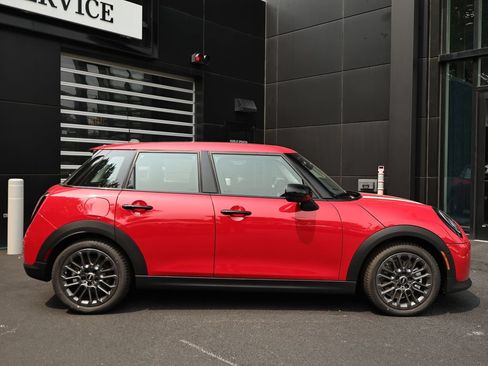 New 2026 MINI Cooper 4-Door Hardtop FWD image 4