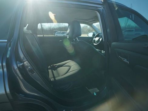 Used 2021 Toyota Highlander XLE image 23