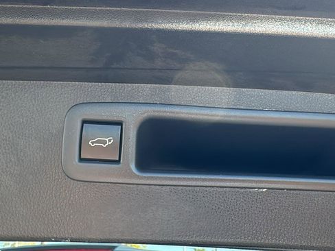 Used 2021 Toyota Highlander XLE image 31