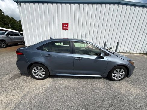 Used 2022 Toyota Corolla LE FWD image 9