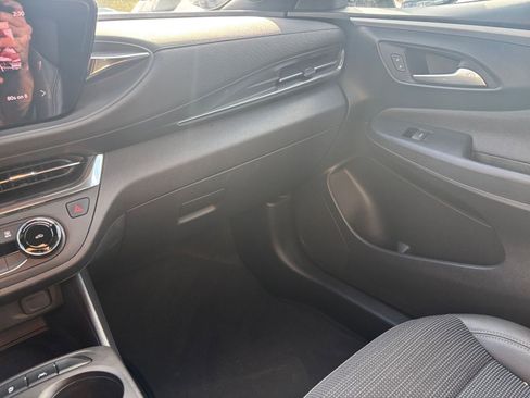 Used 2025 Buick Envista Preferred image 33