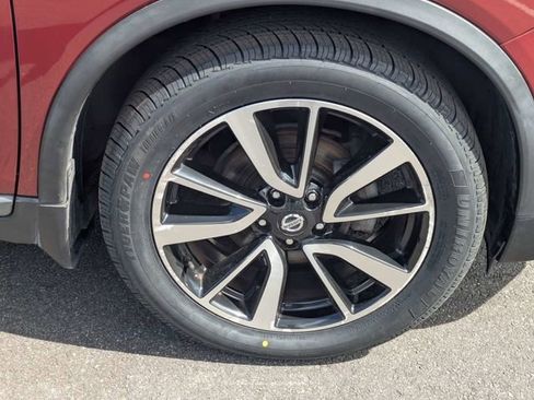 Used 2019 Nissan Rogue SL w/ Premium Package image 11