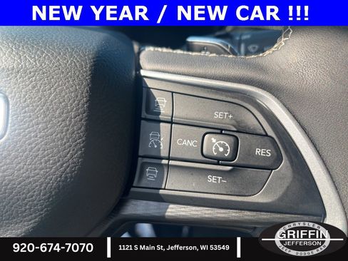 Used 2023 Jeep Grand Cherokee L Altitude image 12