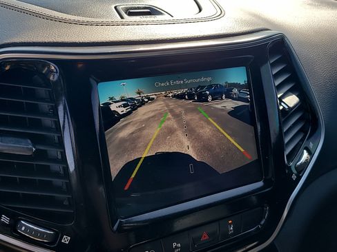 Used 2021 Jeep Cherokee High Altitude image 22