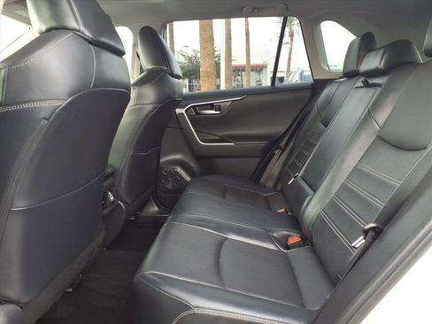 Used 2019 Toyota RAV4 Limited image 10