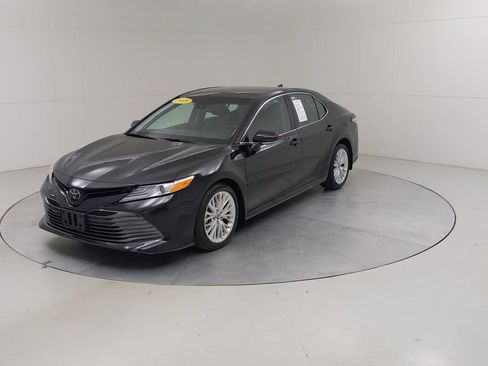 Used 2018 Toyota Camry XLE FWD image 20