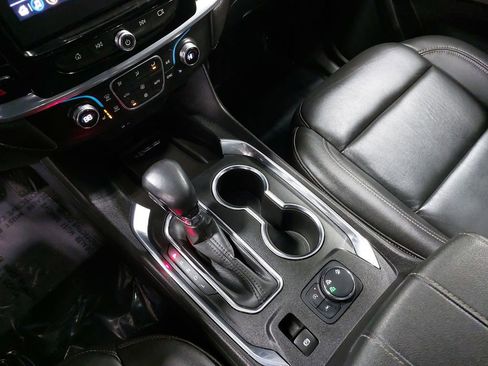 Used 2022 Chevrolet Traverse LT image 25