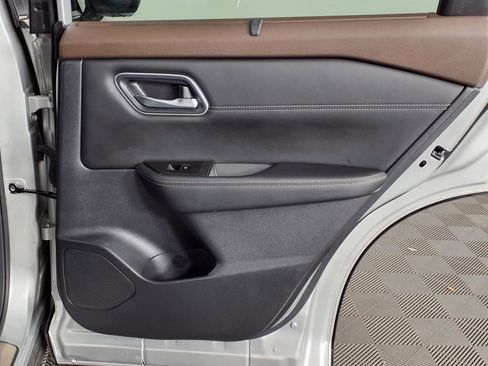 Used 2023 Nissan Rogue Platinum w/ Platinum Premium Package FWD image 10