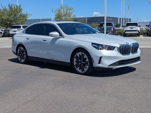 Used 2025 BMW 530i xDrive AWD/4WD image 5