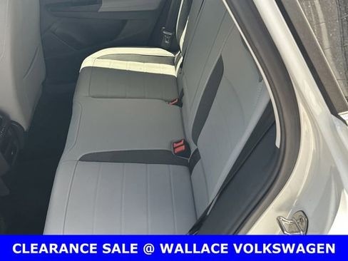 Certified 2024 Volkswagen Taos SE w/ Black Wheel Package FWD image 14