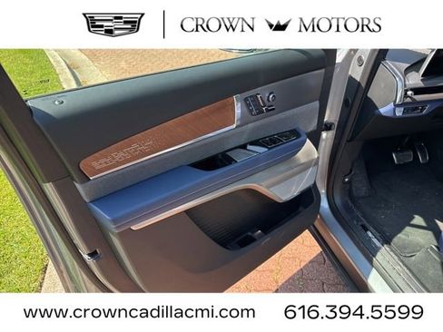 New 2026 Cadillac Vistiq Premium Luxury AWD/4WD image 18