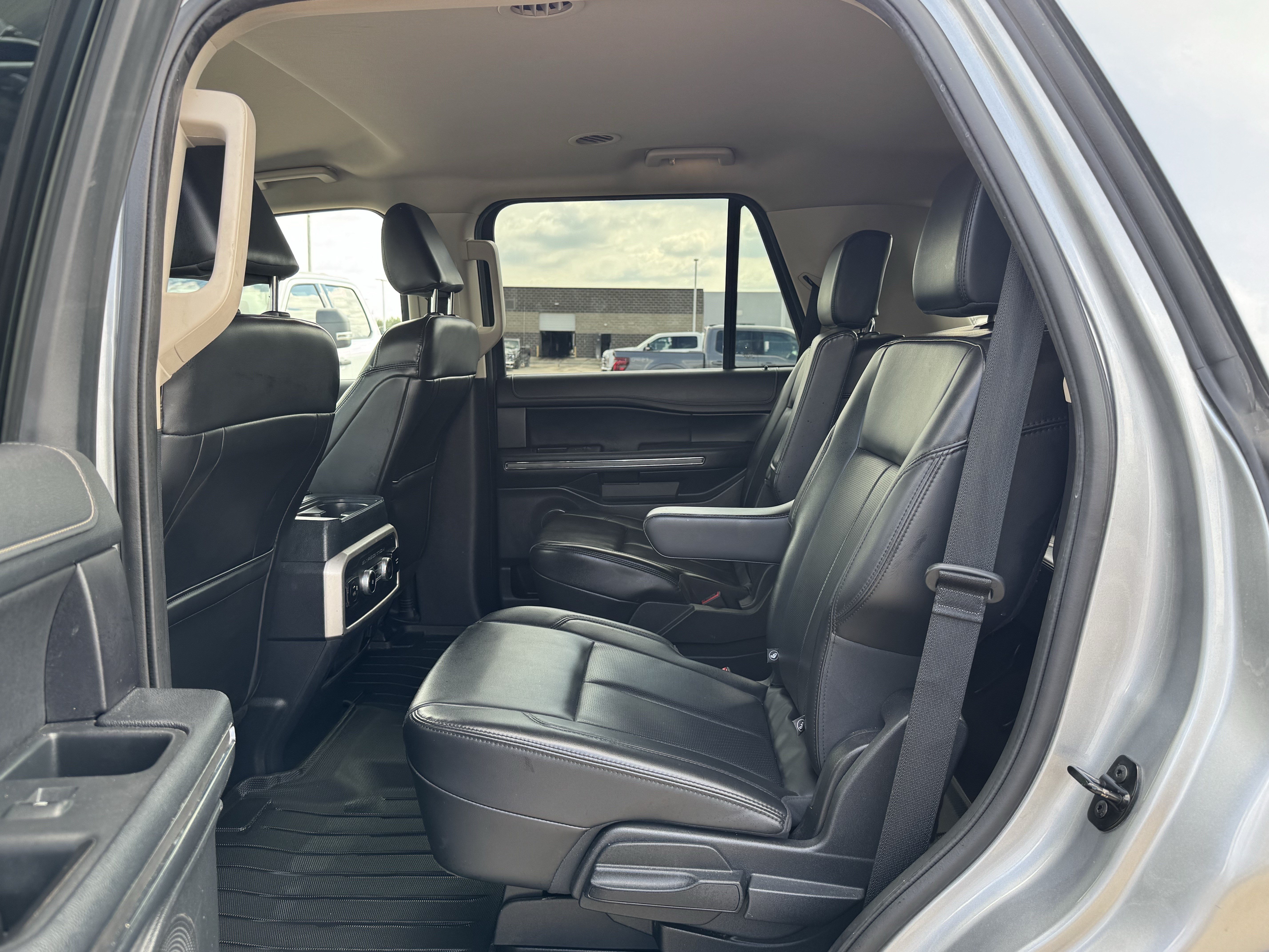 Used 2022 Ford Expedition XLT RWD image 19