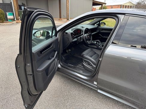 Used 2025 Porsche Cayenne GTS image 11