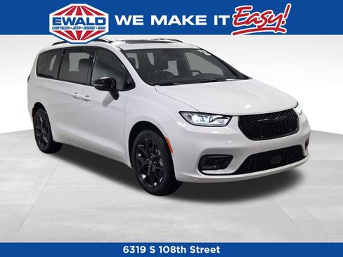 New 2026 Chrysler Pacifica Limited w/ S Appearance Package image 15