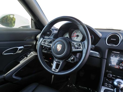 Used 2024 Porsche 718 Boxster image 25
