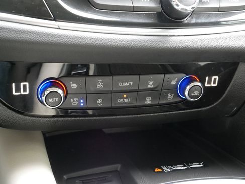 Used 2022 Buick Enclave Avenir w/ Avenir Technology Package image 23