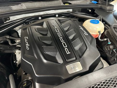 Used 2016 Porsche Macan Turbo image 39
