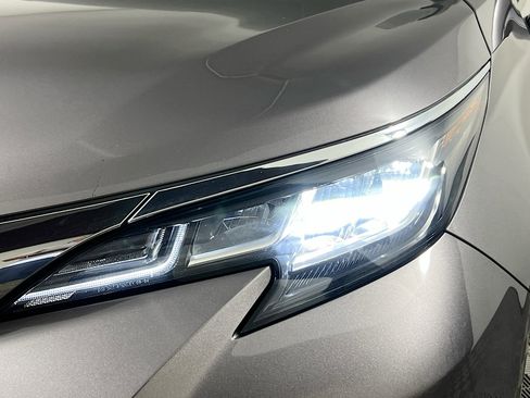 Used 2022 Toyota Sienna XLE w/ XLE Plus Package FWD image 11
