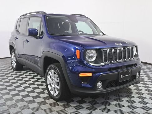 Used 2019 Jeep Renegade Latitude w/ Cold Weather Group AWD/4WD image 9