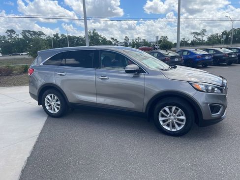 Used 2018 Kia Sorento L FWD image 4