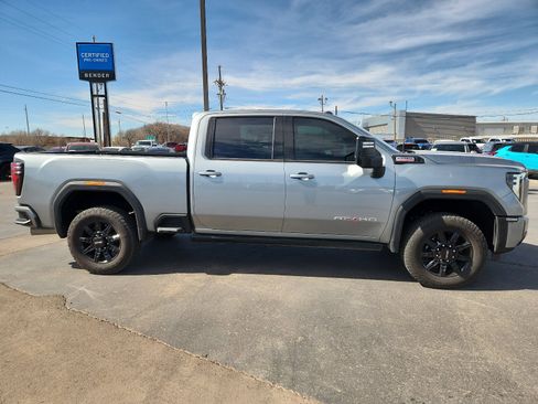 Used 2024 GMC Sierra 2500 AT4 w/ Technology Package image 5