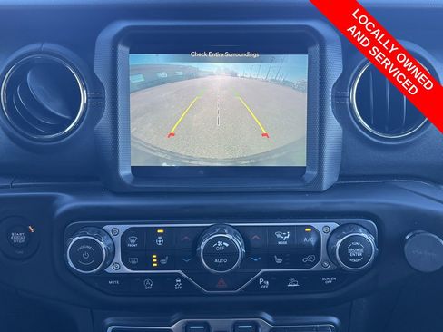 Used 2021 Jeep Wrangler Unlimited Sahara image 3