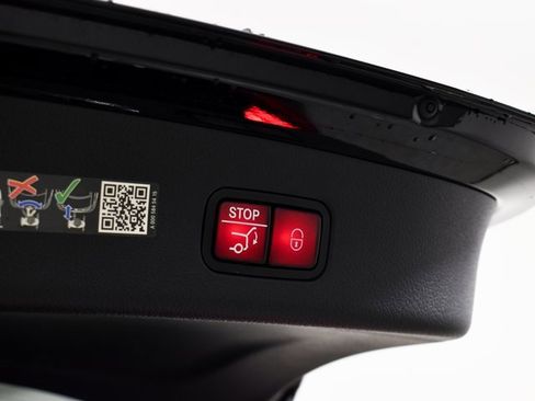 Certified 2025 Mercedes-Benz GLC 300 image 38