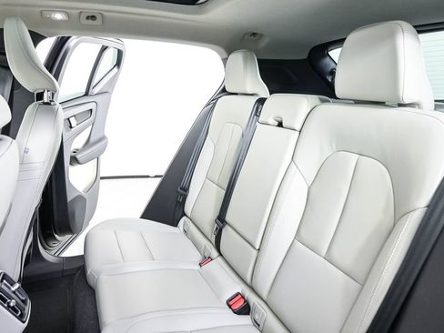 Certified 2025 Volvo XC40 B5 Ultra AWD/4WD image 23