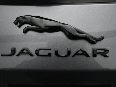 Used 2023 Jaguar F-PACE R-Dynamic S image 32