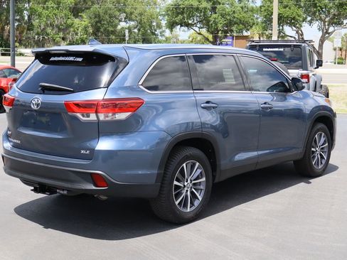 Used 2019 Toyota Highlander XLE FWD image 9