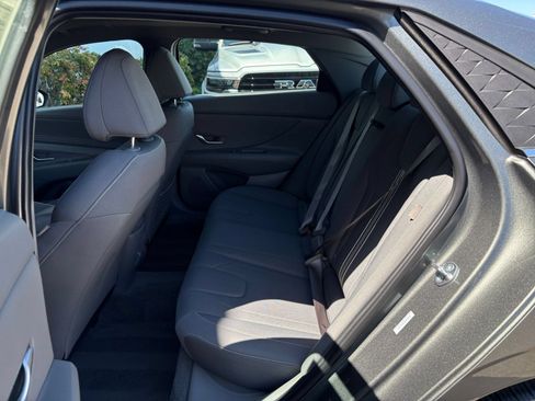 Used 2025 Hyundai Elantra SEL FWD image 22