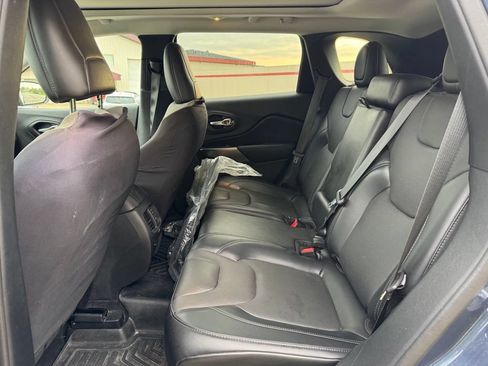 Used 2021 Jeep Cherokee Limited w/ Trailer Tow Group AWD/4WD image 5