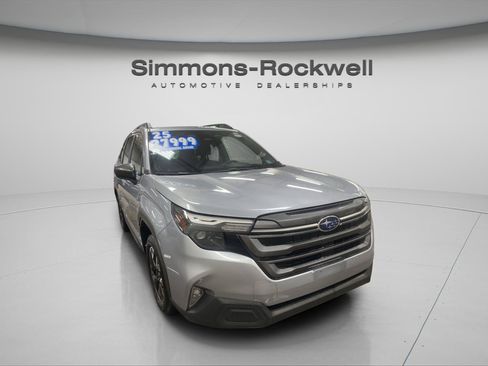 Used 2025 Subaru Forester Premium AWD/4WD image 7