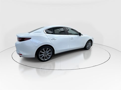 Used 2020 MAZDA MAZDA3 Sedan w/ Select Package image 4
