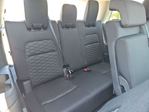 Used 2025 Nissan Pathfinder SV FWD image 16