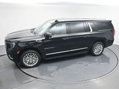 Used 2024 GMC Yukon XL Denali w/ Advanced Technology Package image 34