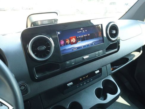 Used 2025 Mercedes-Benz Sprinter 2500 image 16