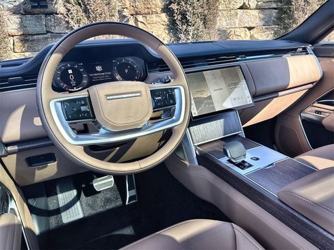 New 2026 Land Rover Range Rover Long Wheelbase SE image 13