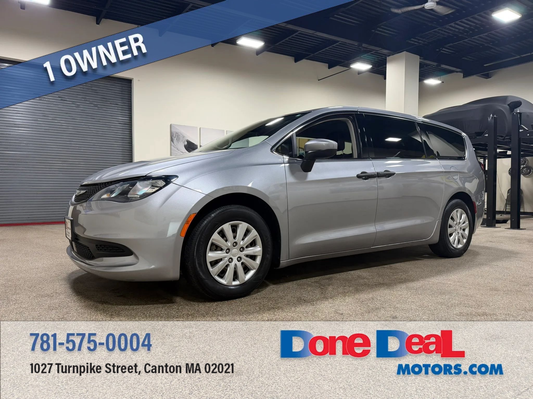 Used 2021 Chrysler Voyager L FWD image 1