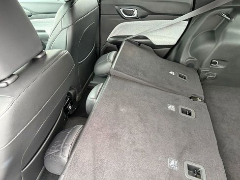 Used 2024 Jeep Compass Latitude image 16