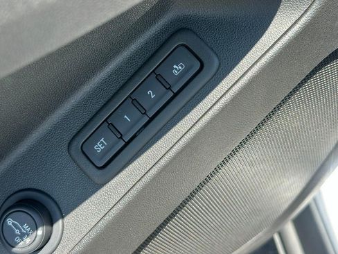 Used 2023 Chevrolet Equinox Premier AWD/4WD image 18