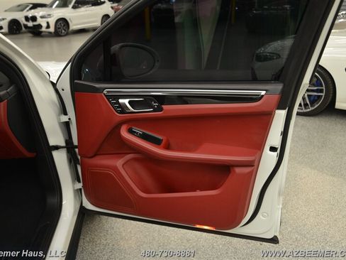 Used 2023 Porsche Macan image 36
