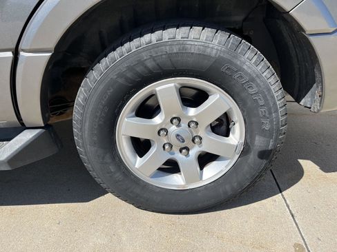 Used 2010 Ford Expedition XLT AWD/4WD image 9